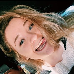 Meet your Posher, Courtney